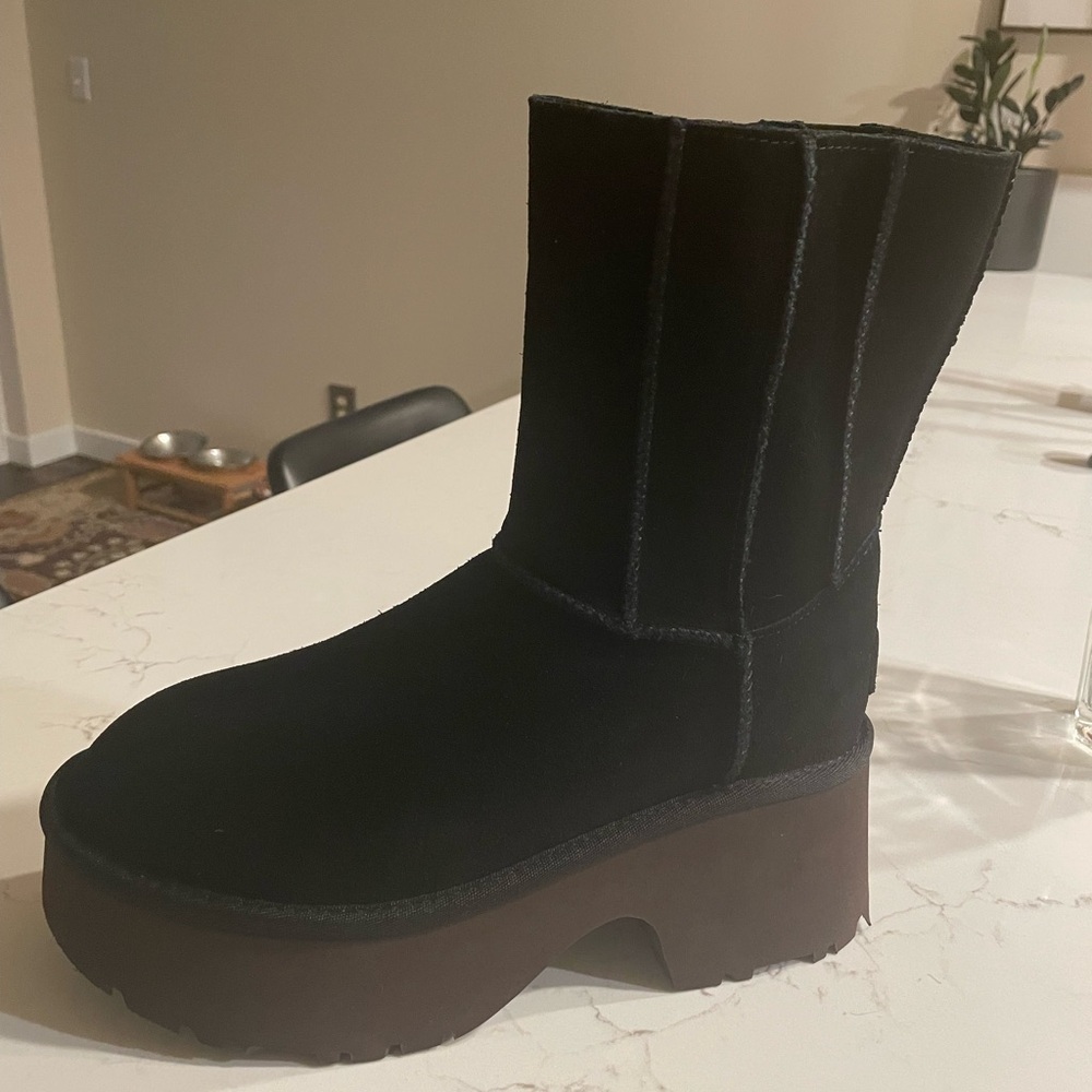 Ugg Classic Twin Seam New Heights Sz 9